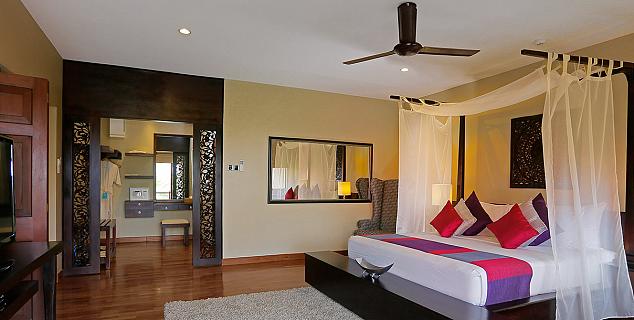 Bay Suite Master Bedroom