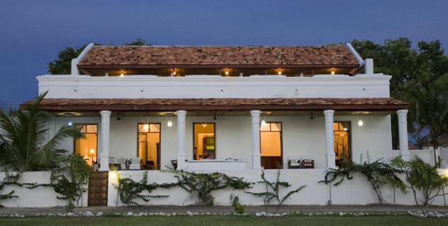 Bela Vista Lodge at night