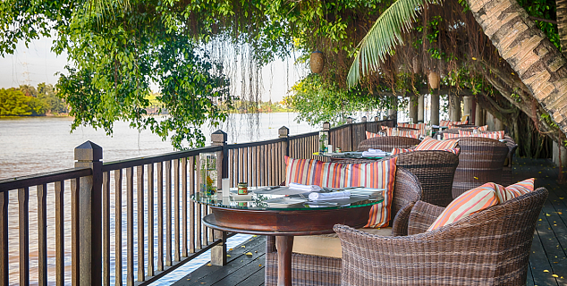 Breakfast by the River