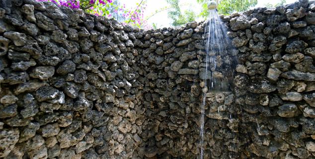 Brubuleta - Outdoor Shower