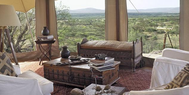 Colonial-stlye décor 