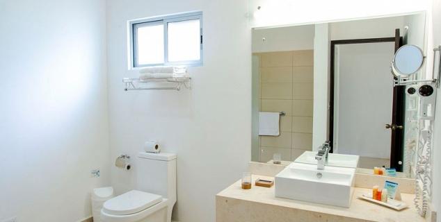 Deluxe Beachfront Bathroom