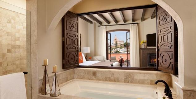 Deluxe Colonial Room