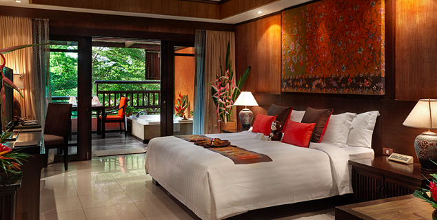 Deluxe Outdoor Jacuzzi