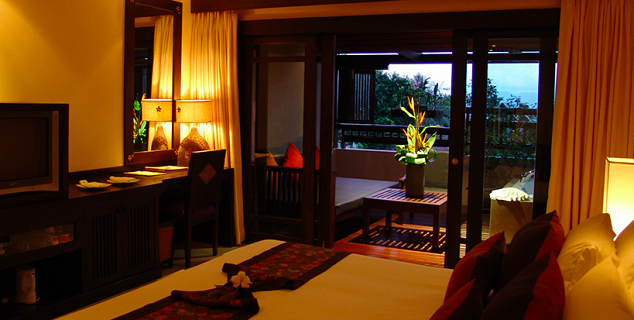 Deluxe Outdoor Jacuzzi