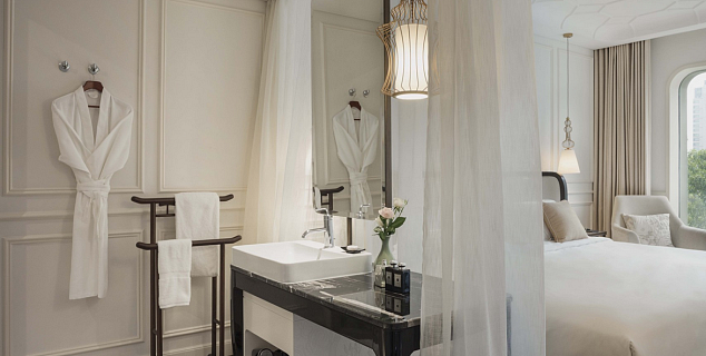 Deluxe Room Bathroom