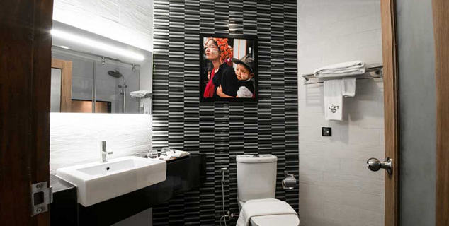 Deluxe Room Bathroom