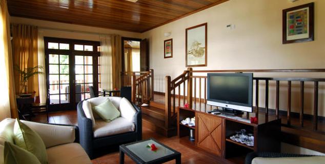 Executive Suite First Floor Living Area