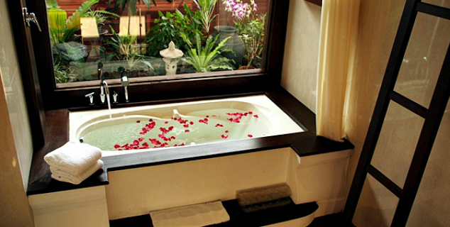 Executive Suite bathroom