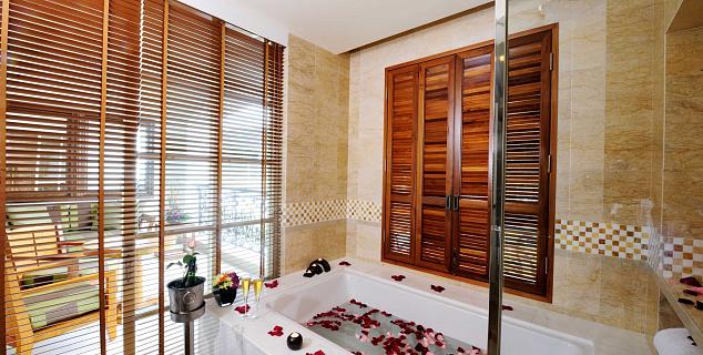 Grand Merchant Bathroom