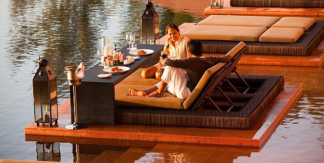 Infinity Pool dining