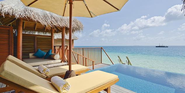 Lagoon Bungalow with Pool