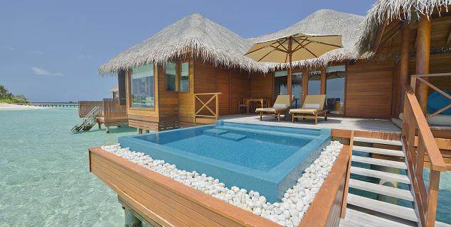 Lagoon Bungalow with Pool