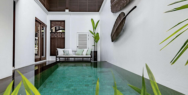 Louis Leonowens Pool Suite