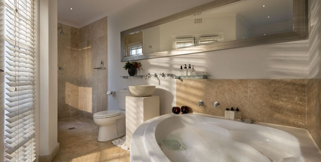 Luxury Room Bathroom