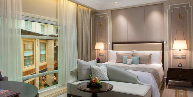 Premier Courtyard Room