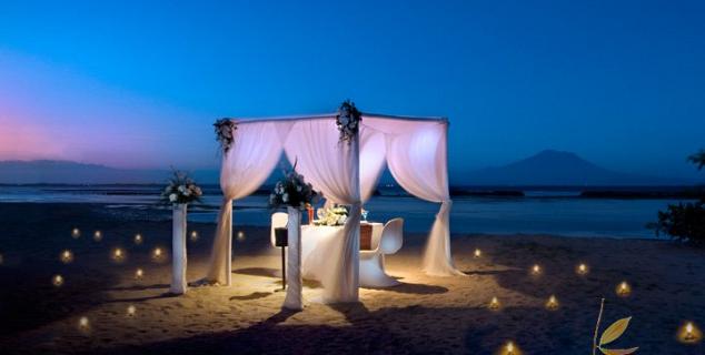 Romantic Dining on the Beach