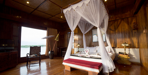 Royal Villa Lakefront