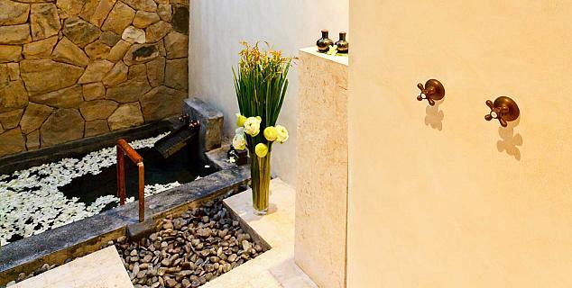 Semi-outdoor Bathroom