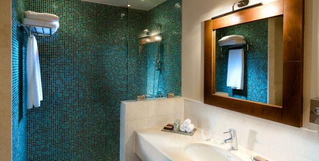 Sifawy Room bathroom