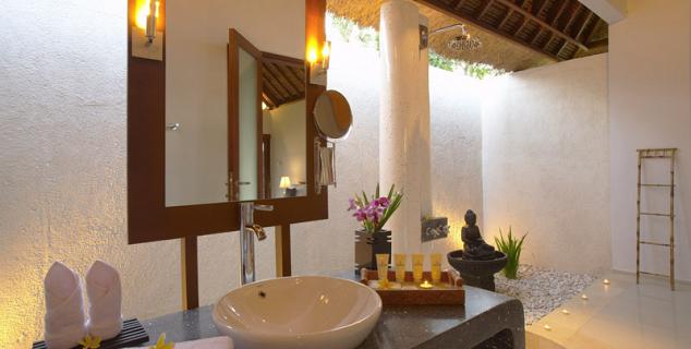 Superior Bungalow Bathroom