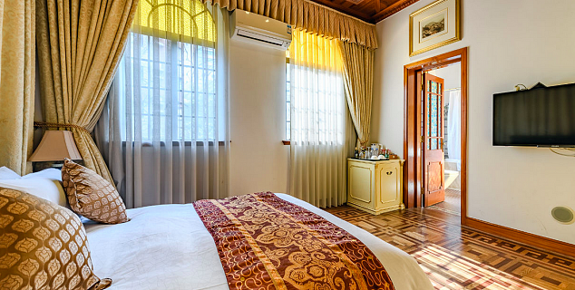 Superior Business Room